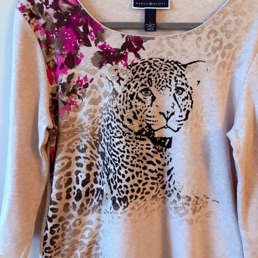 Karen Scott Leopard graphic long sleeve top with rhinestones and 3/4 sleeves - Picture 4 of 6